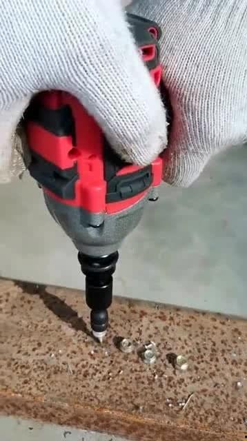 网红吃瓜电钻,惊险瞬间引网友热议 第2张 网红吃瓜电钻,惊险瞬间引网友热议 第2张